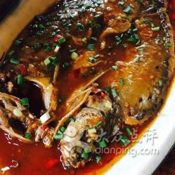 苗侗风味邂逅华强北 手抓小龙虾苗的创意美食之旅